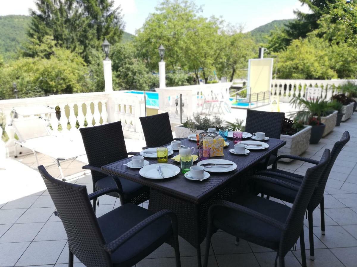 Guest House Surina App Surina'S Green Holiday Rupa Exterior foto