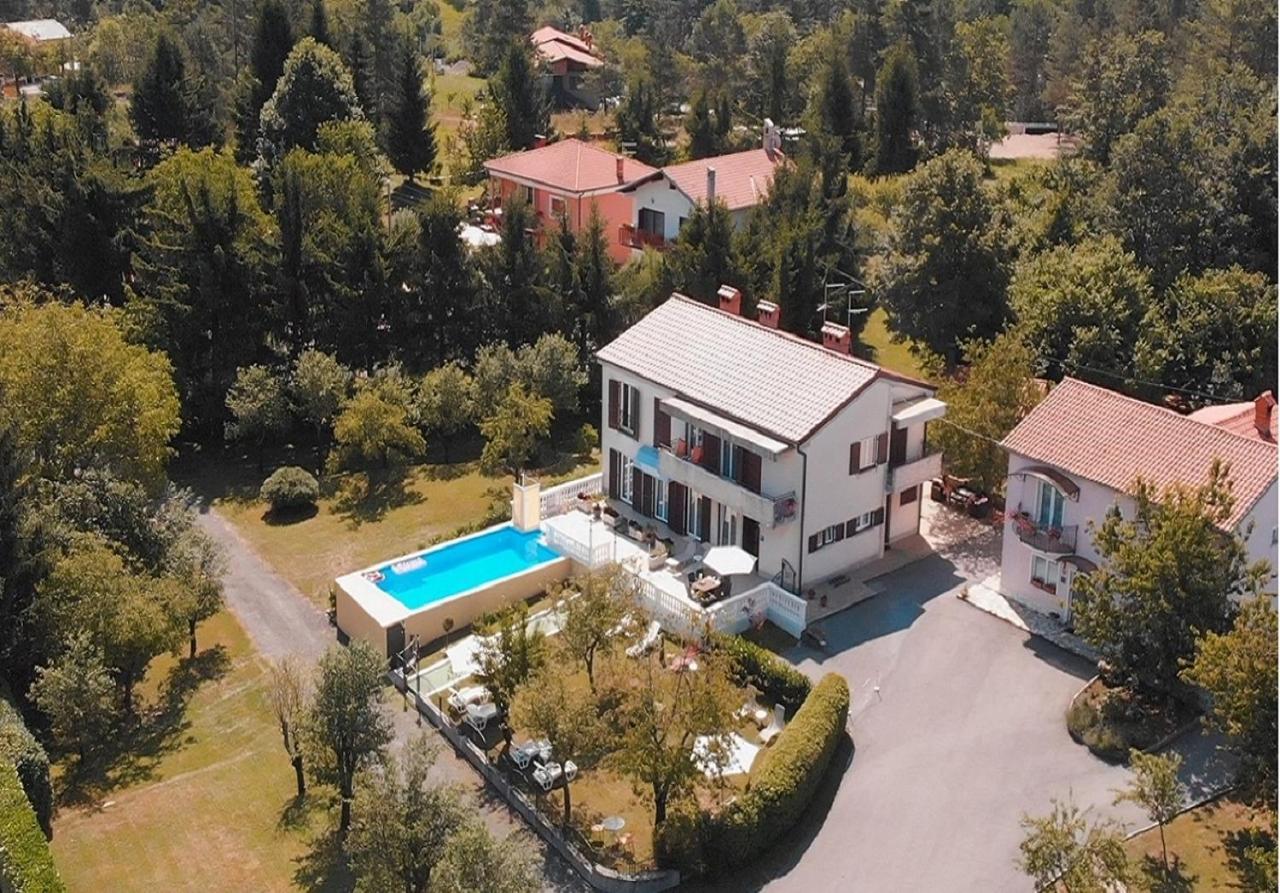 Guest House Surina App Surina'S Green Holiday Rupa Exterior foto